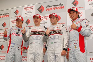 公式予選フォトセッション: 第1レース&第2レーストップ3のドライバーたち fn_r07_q_pc_top3