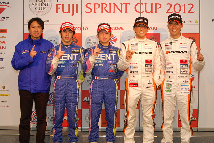 JAFGP総合優勝記者会見: スーパーGTで総合優勝を飾った両クラスのドライバーとチーム監督