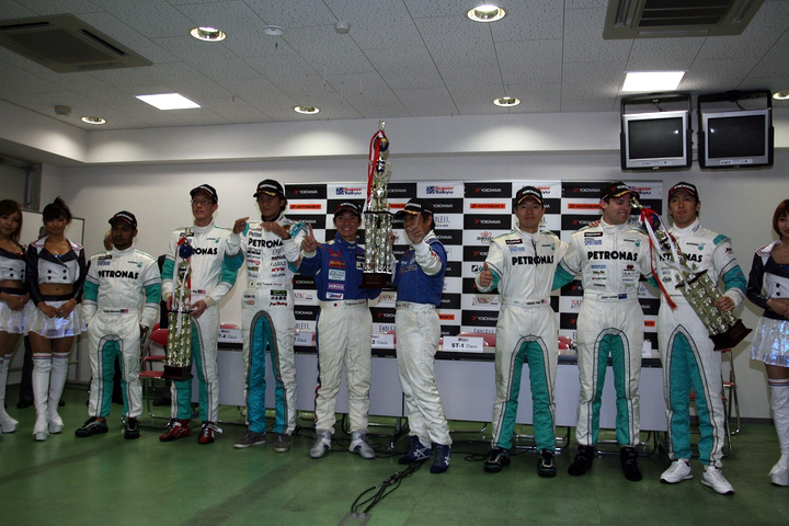 決勝レースフォトセッション: GT3クラストップ3のドライバーたち