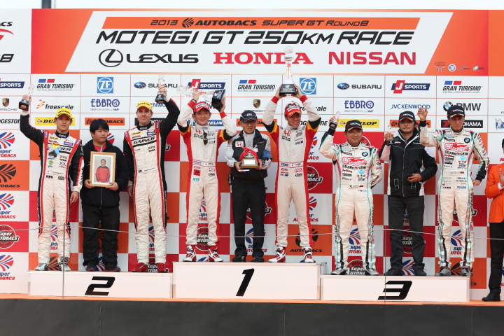 表彰式: GT300クラスの年間ドライバーズチャンピオントップ3