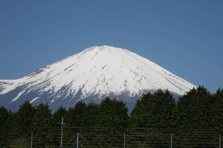 公式予選日は快晴に恵まれ富士山もくっきりと顔を出した