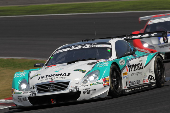 決勝レース: PETRONAS TOM'S SC430（中嶋一貴／ジェームス・ロシター組）