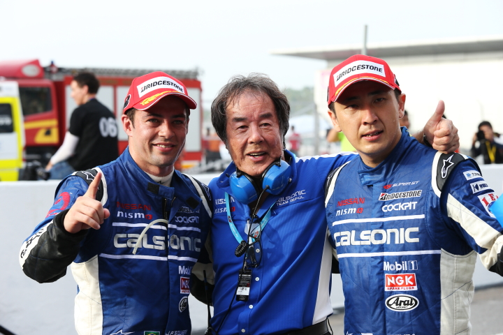 GT500クラスで優勝した松田次生、ジョアオ・パオロ・デ・オリベイラと星野一義監督（カルソニックIMPUL GT-R）
