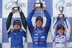 f3_r05_r-podium_n