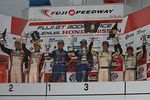 GT300クラスの表彰式 gt_r05_r-podium_300