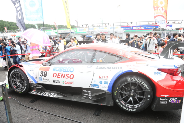 決勝レース: 石浦宏明／オリバー・ジャービス組（GT500:DENSO KOBELCO SARD RC F）