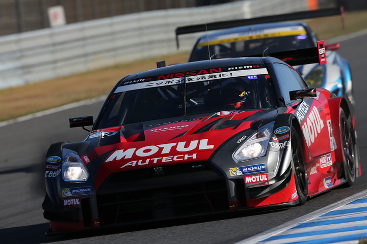 GT500クラスで優勝しチャンピオンを獲得した松田次生／ロニー・クインタレッリ組（MOTUL AUTECH GT-R）