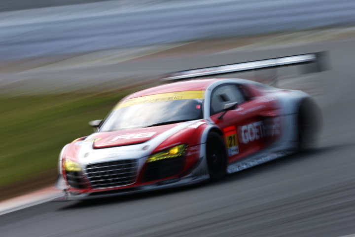 決勝レース: 藤井誠暢／カルロ・ヴァン・ダム組（GT300:Audi R8 LMS ultra）