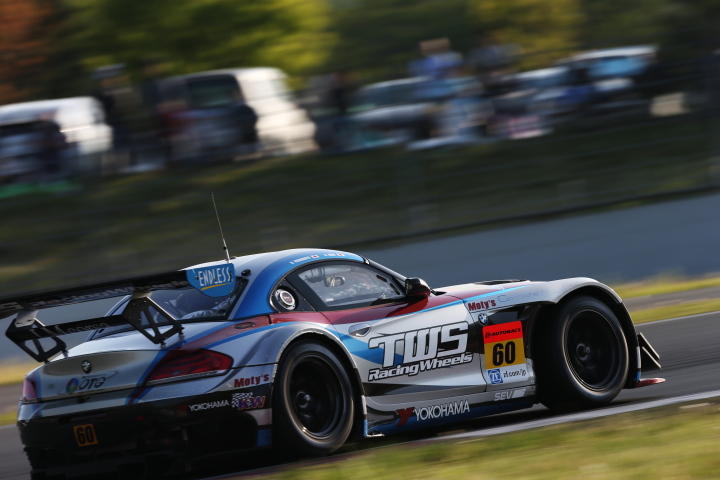 決勝レース: 飯田章／吉本大樹組（GT300:TWS LM corsa BMW Z4）