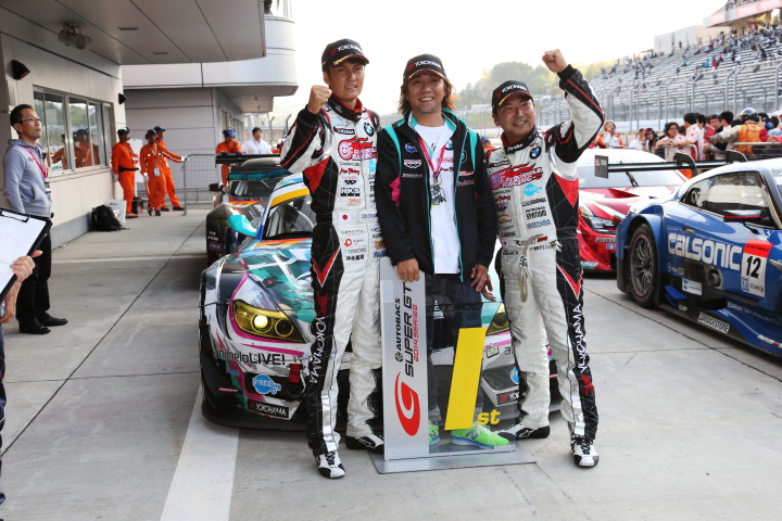 決勝レース: GT300クラスで優勝した谷口信輝／片岡龍也組
