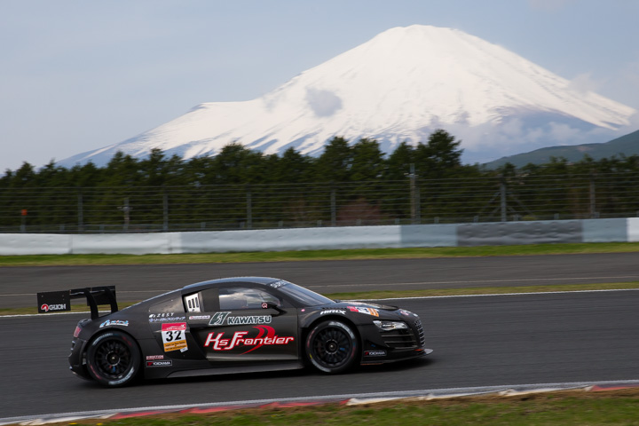 Aドライバー公式予選: カテゴリーⅠ2位のテツオ・オギノ（ケーズフォロンティアDirection R8 GT3）