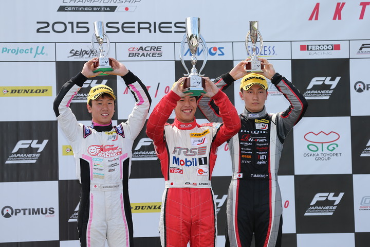 表彰式: 優勝・坪井翔、2位・河野駿佑、3位・牧野任祐