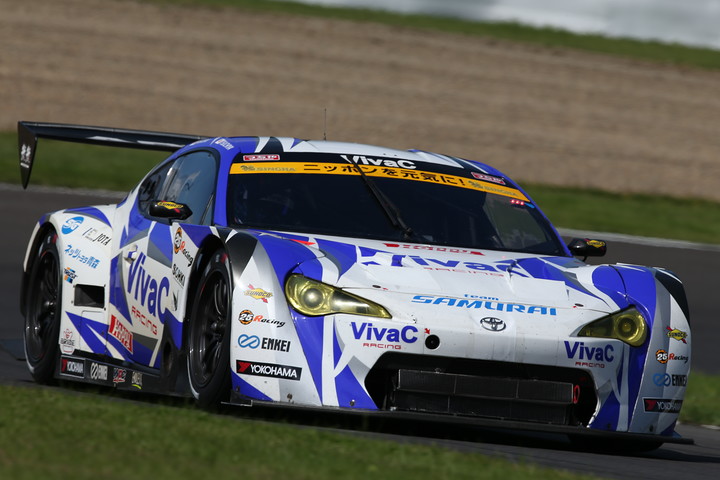 公式練習: GT300クラス2位は土屋武士／松井孝允組（VivaC 86 MC）