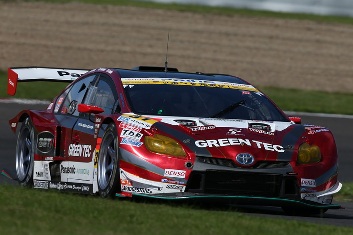 公式練習: GT300クラストップタイムは嵯峨宏紀／中山雄一組（TOYOTA PRIUS apr GT）