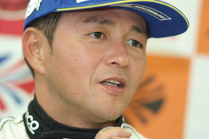 予選記者会見: GT500クラスポールポジションの本山哲（S Road MOLA GT-R）