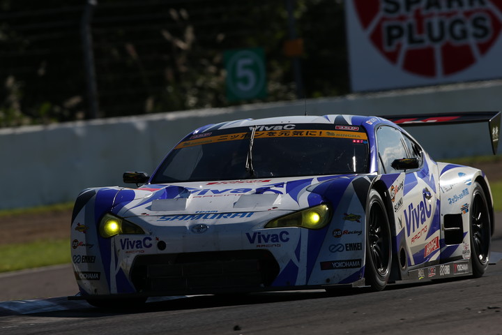 GT300クラス優勝は土屋武士／松井孝允組（VivaC 86 MC）