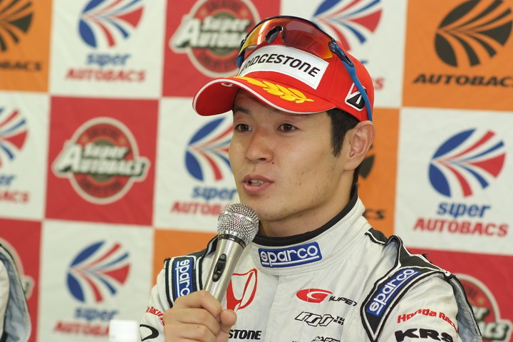決勝記者会見: GT500クラスで優勝した山本尚貴（RAYBRIG NSX CONCEPT-GT）