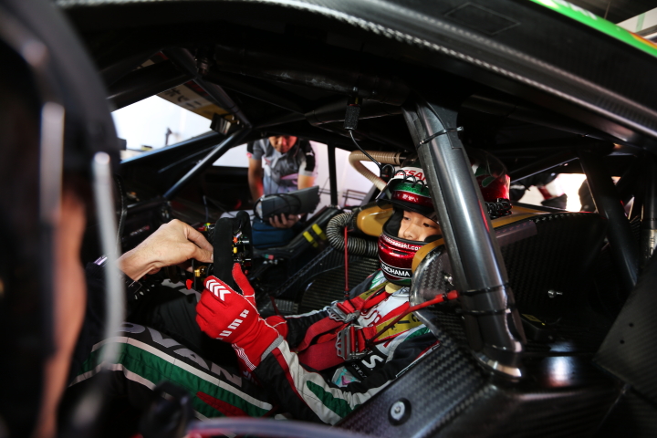 公式練習: 佐々木大樹（D'station ADVAN GT-R）