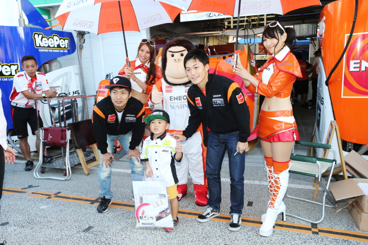 GTキッズウォーク: 大島和也と国本雄資（LEXUS TEAM LeMans ENEOS）