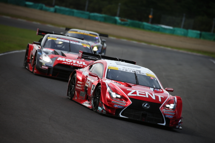 フリー走行: 立川祐路／石浦宏明組（GT500クラス・ZENT CERUMO RC F）