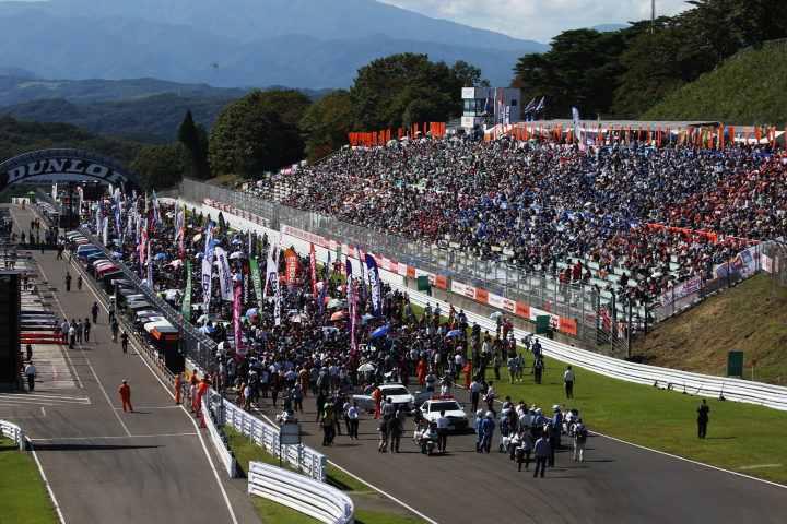 スターティンググリッド: 人、人、人……