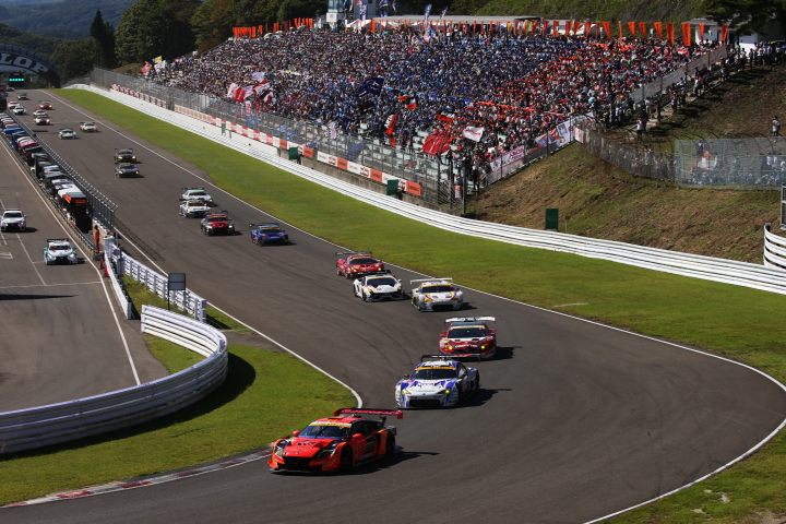 決勝レース: GT300クラスのスタートシーン