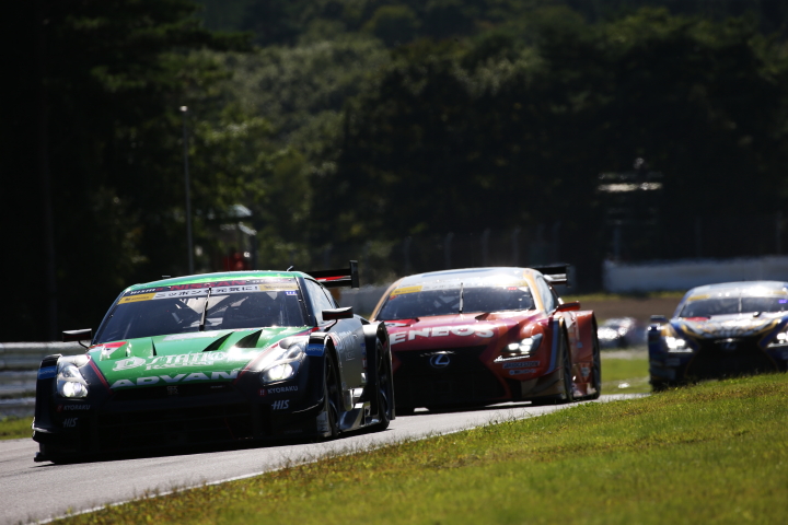 決勝レース: レース序盤、ミハエル・クルム（D'station ADVAN GT-R）を先頭とするGT500クラス中段の争い