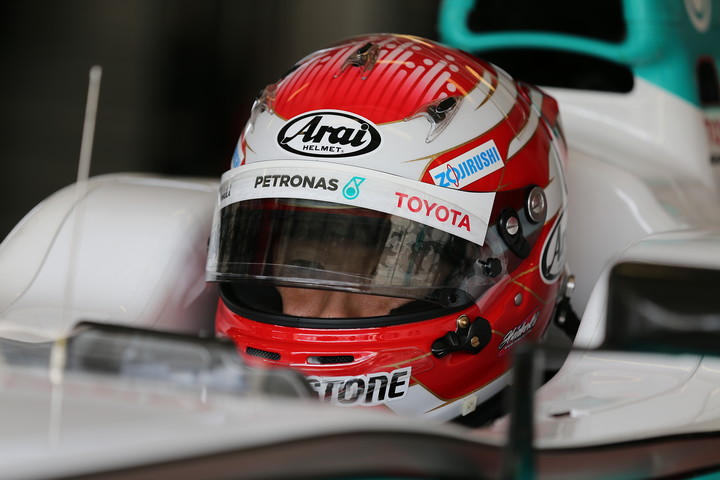 ノックアウト予選: ピットで待機する中嶋一貴（PETRONAS TEAM TOM'S）