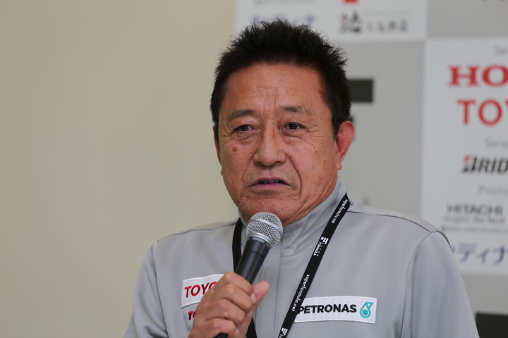 決勝記者会見: 優勝チーム監督の舘信秀氏（PETRONAS TEAM TOM'S）