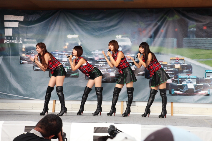 SFステージ、歌謡ショー？