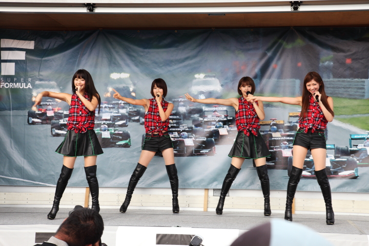 SFステージ、ダンスショー？