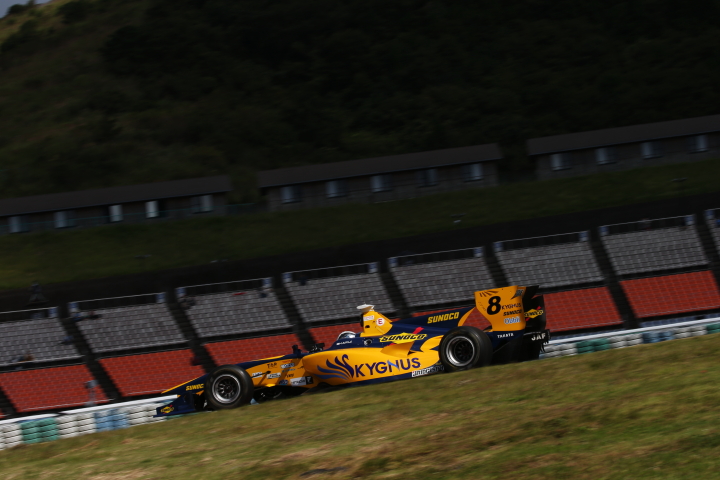 フリー走行2回目: 小林可夢偉（Team KYGNUS SUNOCO SF14）