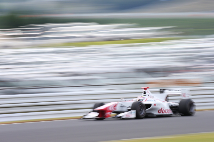 フリー走行2回目: 野尻智紀（DOCOMO DANDELION M40S SF14）