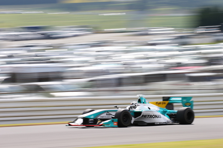 フリー走行2回目: アンドレ・ロッテラー（PETRONAS TOM’S SF14）