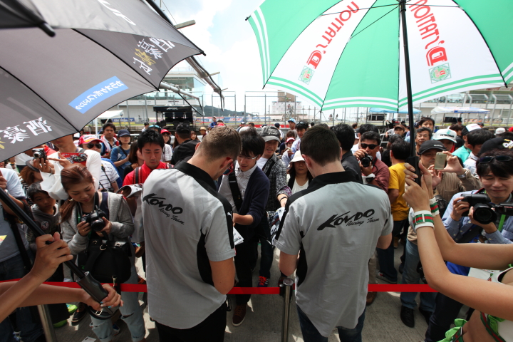 ピットウォーク: ジェームス・ロシターとウィリアムズ・ブラー（KONDO RACING）