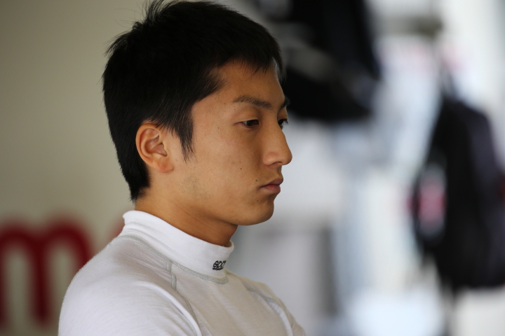 ピットウォーク: 野尻智紀（DOCOMO TEAM DANDELION RACING）