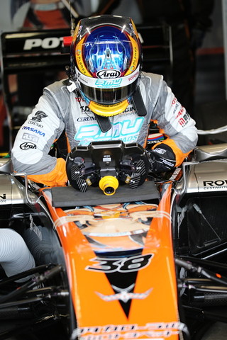 ウォームアップ: 石浦宏明（P.MU/CERUMO・INGING SF14）