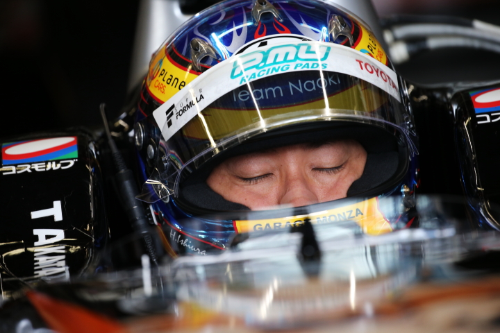 ウォームアップ: 石浦宏明（P.MU/CERUMO・INGING SF14）