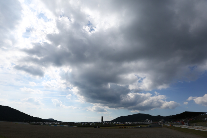 決勝レース: フォーメーションラップが始まった