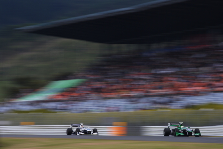 決勝レース: ウィリアム・ブラー（FUJI×D'station KONDO SF14） vs ベルトラン・バゲット（NAKAJIMA RACING SF14）