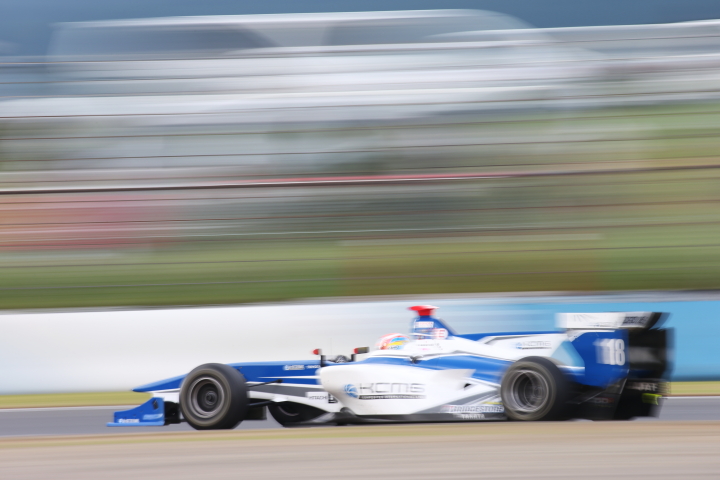 決勝レース: 中山雄一（KCMG Elyse SF14）