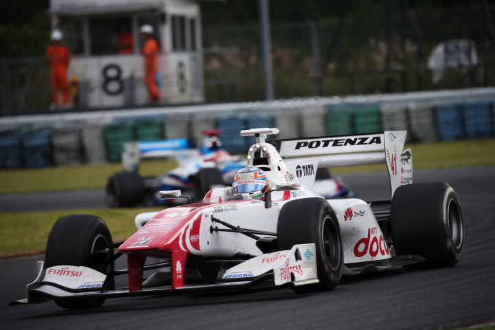 決勝レース: ナレイン・カーティケヤン（DOCOMO DANDELION M41Y SF14）