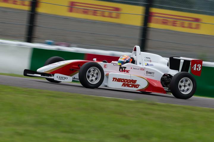 決勝6位の岡村健（THEODORE RACING 10V）