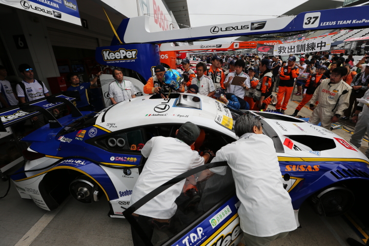 オープンピット: GT500クラス・KeePer TOM'S RC F