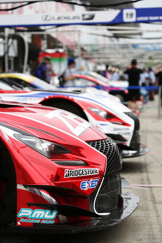 オープンピット: GT500クラス・ZENT CERUMO RC F