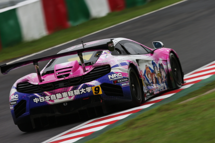 公式練習: 白坂卓也／阪口良平／山脇大輔組（GT300クラス・PACIFICマクラーレンwith μ's）