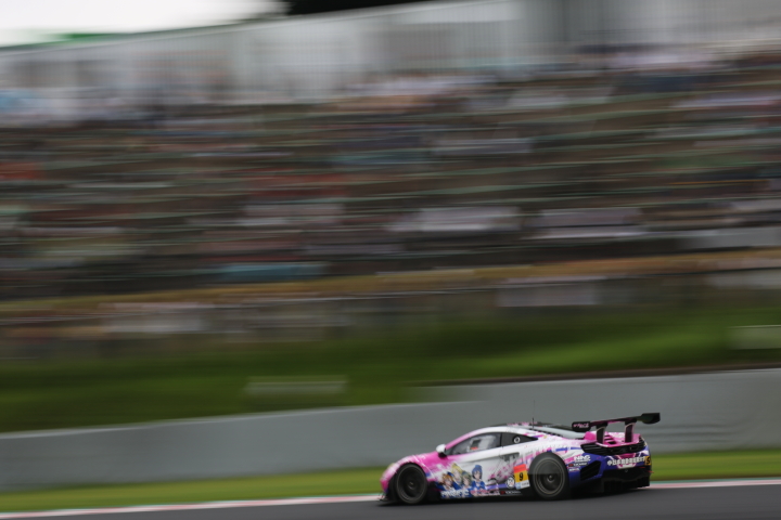 公式練習: 白坂卓也／阪口良平／山脇大輔組（GT300クラス・PACIFICマクラーレンwith μ's）