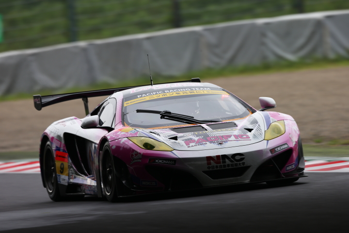 公式練習: 白坂卓也／阪口良平／山脇大輔組（GT300クラス・PACIFICマクラーレンwith μ's）