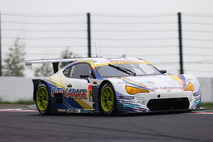 公式練習: 中山友貴／マルコ・アスマー／ニック・キャシディ組（GT300クラス・UPGARAGE BANDOH 86）