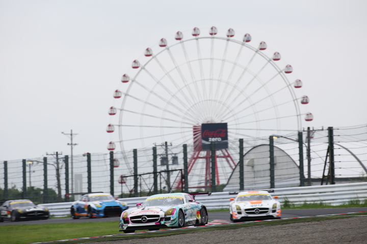 公式練習: 谷口信輝／片岡龍也組（GT300クラス・グッドスマイル初音ミクSLS）